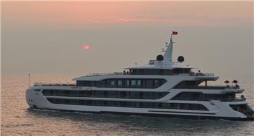 Du thuyền Azura Lan Hạ